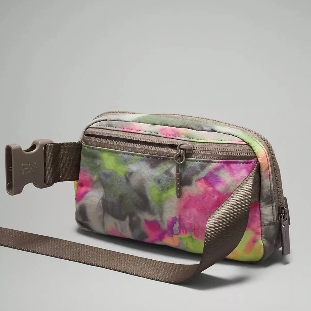 NEW LULULEMON EVERYWHERE BELT BAG HYPER DYE